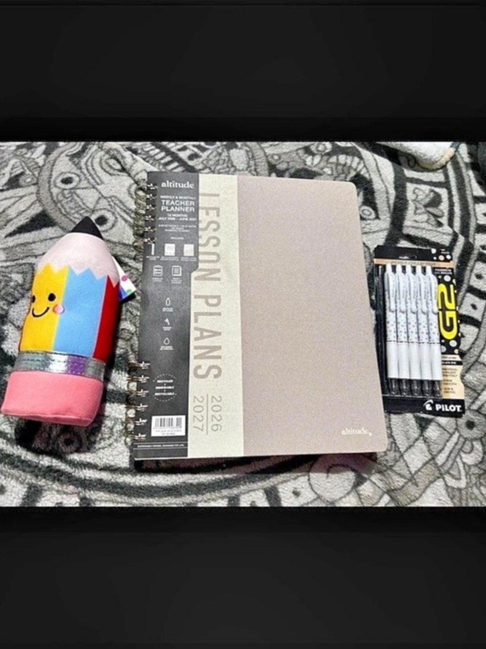 Teacher planner, desk decor and g2 pens